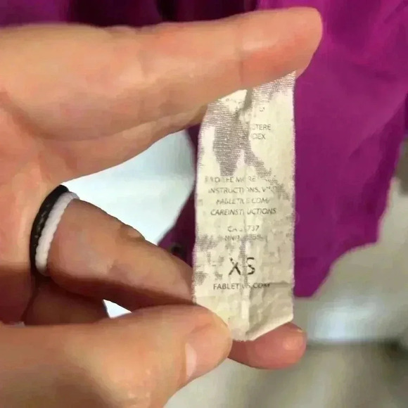 Fabletics Ninety Six Windbreaker. Size 4, XS Fuchsia. Minor pilling. - Picture 9 of 11